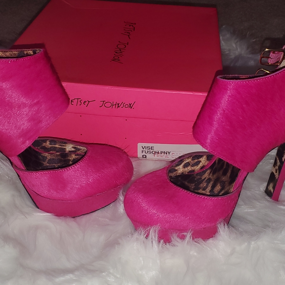 Betsy Johnson platforms, fuchsia pink size 8